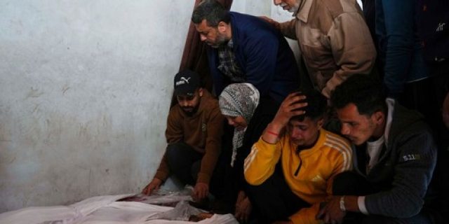 Israel tingkatkan serangan ke Gaza, tewaskan 8 orang, saat perundingan gencatan senjata dilanjutkan