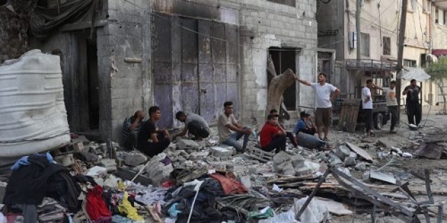 Pasukan Israel membunuh puluhan warga Palestina dalam serangan di Rafah Pasukan Israel membunuh puluhan warga Palestina dalam serangan di Rafah