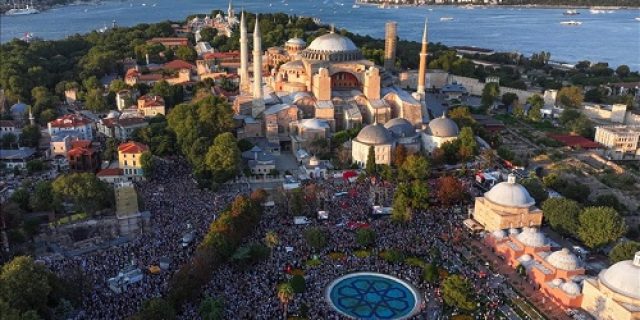 Unjuk Rasa Besar-Besaran di Istanbul Berduka Atas Terbunuhnya Pemimpin Hamas Haniyeh