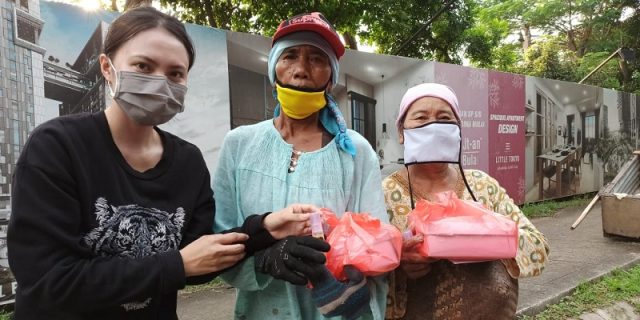 Tiap Minggu, IKA ITS Jakarta Raya Bagi Ribuan Masker, Makanan Buka Puasa, dan Santunan Untuk Masyarakat