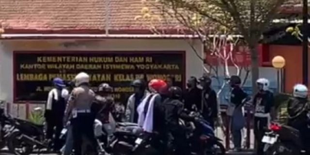 Buntut dari Terdakwa Pelaku Pembunuhan Tidak Dihadirkan Dalam Sidang, Ratusan Warga PSHT Datangi Lapas Wonosari