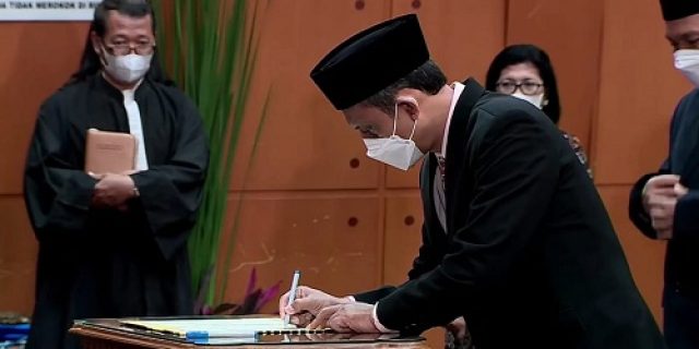 Kemendikbud Ristek Lantik 5 Pejabat Baru, Prof Joko Triyono Pimpin AKN Pacitan