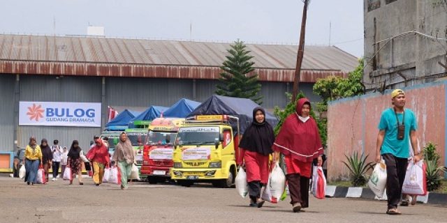 BULOG Kembali Dipercaya Salurkan Beras Bantuan Pangan Tahap II Kepada 21,353 Juta Keluarga Penerima Manfaat (KPM) di Seluruh Wilayah Indonesia