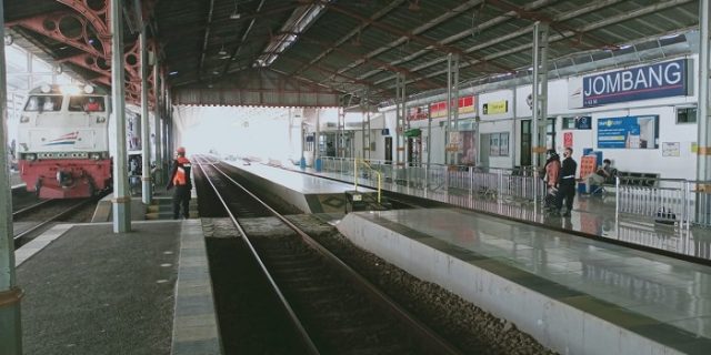 Perjalanan KA Lokal Melintasi Di Kabupaten Jombang Kembali Disesuaikan