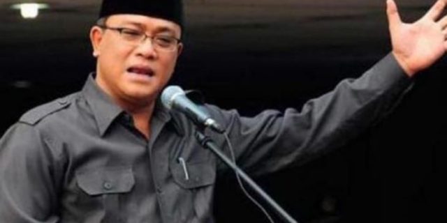 Tokoh KAMI Jumhur Hidayat Ditangkap Jam 06.00 Pagi Tadi, 30 Polisi Datangi Rumahnya