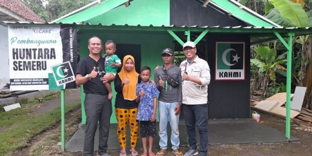 Kahmi Jatim Serahkan Bantuan Hunian Sementara Untuk Korban Semeru