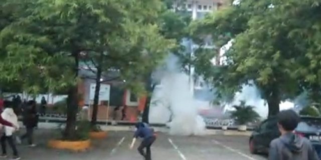KAMMI Kota Bekasi Sesalkan Polisi Tembakan Gas Aair Mata Di Lingkungan Kampus