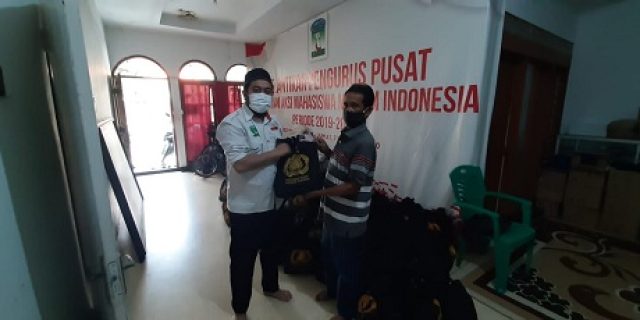 PP KAMMI Dan Polri Membagikan Paket Sembako Untuk Masyrakat