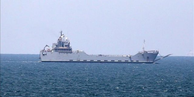 AS mengevakuasi pesawat, menempatkan persediaan darah di Timur Tengah di tengah serangan Israel-Iran