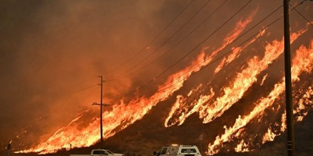 Kebakaran hutan baru di AS melanda daerah pegunungan di utara Los Angeles