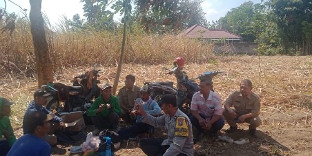 Pencegahan Dini, Bhabinkamtibmas Kelurahan Campurejo Sosialisasikan Bahaya Karhutla. Pencegahan Dini, Bhabinkamtibmas Kelurahan Campurejo Sosialisasikan Bahaya Karhutla.