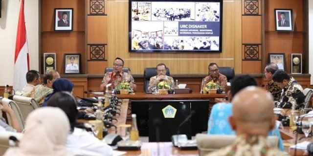 Wakil Ketua Komisi IX DPR Yahya Zaini, Apresiasi Pola Kemitraan di Gresik Wakil Ketua Komisi IX DPR Yahya Zaini, Apresiasi Pola Kemitraan di Gresik