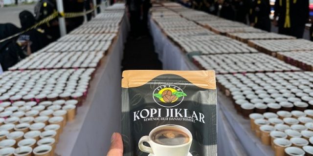 Kopi Jiklar Asal Desa Ulu Danau ikut Partisipasi dalam kegiatan Rekor muri  minum kopi bersama dipinggiran sungai di Sumatera Selatan Kopi Jiklar Asal Desa Ulu Danau ikut Partisipasi dalam kegiatan Rekor muri  minum kopi bersama dipinggiran sungai di Sumatera Selatan