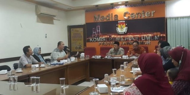 Tak Masuk DPT Puluhan Warga Kediri Datangi KPU Jatim