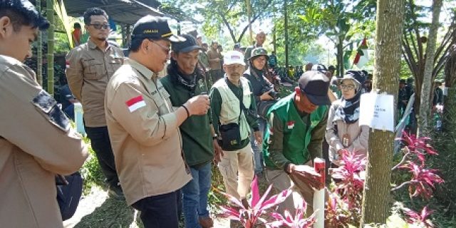 KTH Wonosantri Sukses Gelar Pasang Batas Perhutanan Sosial Seluas 133 Hektare