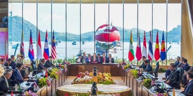 KTT ASEAN Sepakati Pembentukan Jejaring Desa ASEAN (ASEAN Village Network / AVN) KTT ASEAN Sepakati Pembentukan Jejaring Desa ASEAN (ASEAN Village Network / AVN)