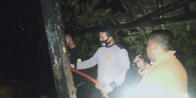 Ambyarrrr.! Pemilik Ceroboh, Kandang Sapi di Lengkong Hangus Terbakar