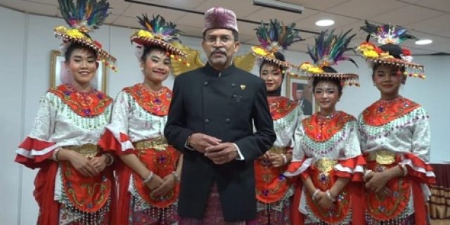 Mahasiswa UI Bikin Heboh di Madrid Mahasiswa UI Bikin Heboh di Madrid
