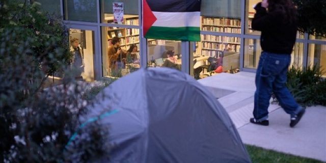 Mahasiswa mendesak Brasil untuk memutuskan hubungan diplomatik dan ekonomi dengan Israel Mahasiswa mendesak Brasil untuk memutuskan hubungan diplomatik dan ekonomi dengan Israel