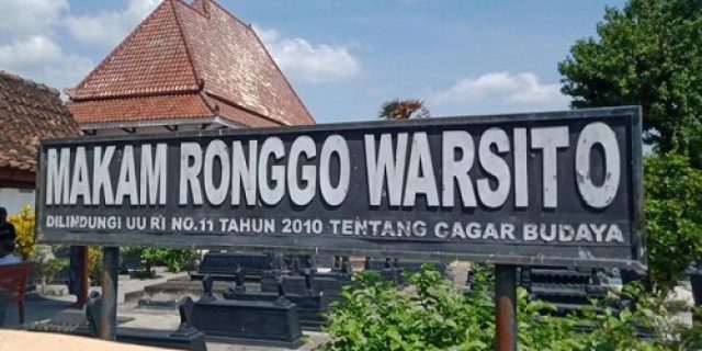 Sura Dira Jayaningrat Lebur Dening Pangastuti Sura Dira Jayaningrat Lebur Dening Pangastuti