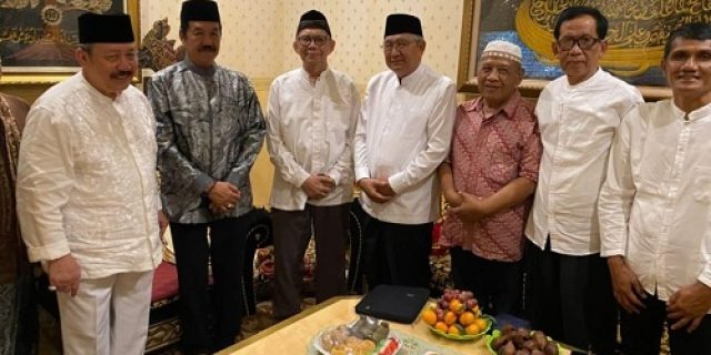 Maklumat Yogyakarta: Dukungan Dan Back Up Untuk Prof. Sofian Effendi Maklumat Yogyakarta: Dukungan Dan Back Up Untuk Prof. Sofian Effendi