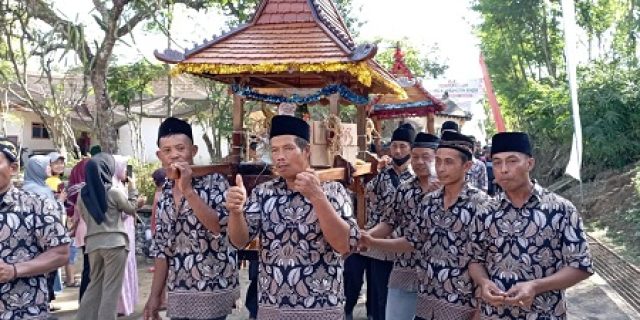Lestarikan Budaya, Warga Desa Bangelan Wonosari Gelar Kirab 1001 Tumpeng Lestarikan Budaya, Warga Desa Bangelan Wonosari Gelar Kirab 1001 Tumpeng