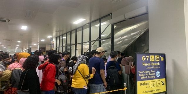 Menteri Perhubungan Diminta Turun Tangan Selesaikan Persoalan Menumpuknya Penumpang Di Stasiun Manggarai