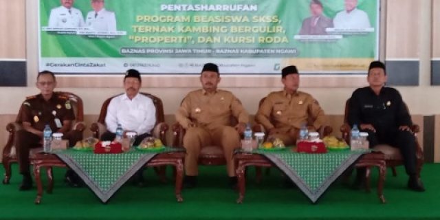Baznas Propinsi Jatim Beri Bantuan Perbaikan Rumah Tinggal di Ngawi