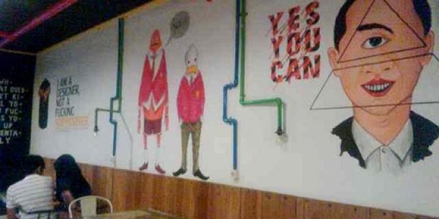 Roy Suryo : Aneh, disalah satu gerai Markobar, Gibran memasang gambar “mata satu” yang dikaitkan dengan Illuminati