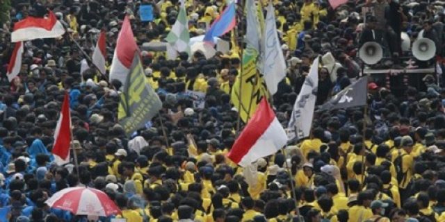 Dampak Teknologi Informasi Dalam Gerakan Masa.