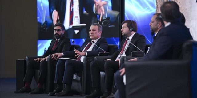 Campuran energi hijau dan gas rendah emisi diperlukan untuk transisi energi yang sukses
