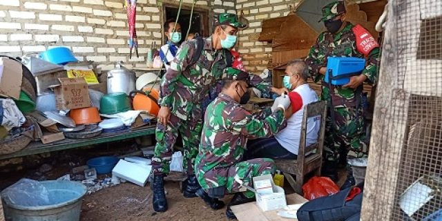 Vaksinasi Door To Door Di Lakukan Babinsa Koramil 0826-05 Larangan Kepada Warga