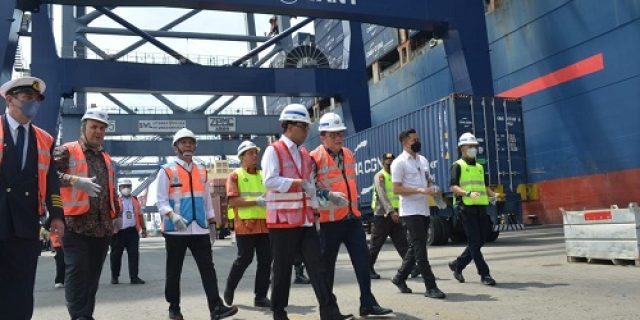 Kapal Petikemas Terbesar Sandar di Priok, Menhub Terus Dorong Upaya Efisiensi Biaya Logistik