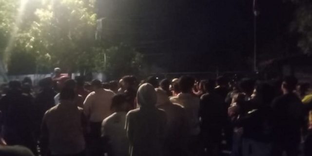 Massa Demo Tengah Malam Tuntut Mr. Ball Sumenep di Tutup, Ini Penyebabnya