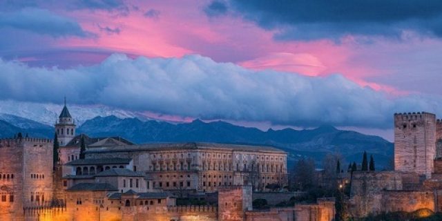 Di Beranda Istana Alhambra (1-Mendapat Beasiswa)