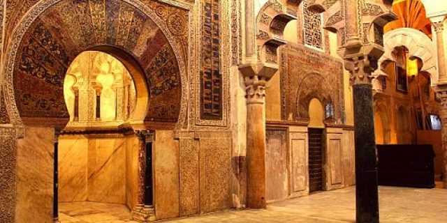 Di Beranda Istana Alhambra (16 – Bersujud di Masjid Cordoba)
