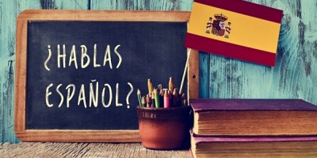 Di Beranda Istana Alhambra (4–Belajar Bahasa Spanyol)