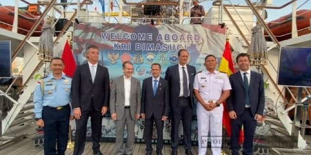 Dubes Muhammad Najib Hadiri Coctail Party KRI Bima Suci Di Vigo Spanyol