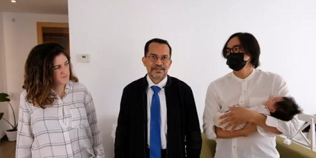 Jenguk Cucu Blasteran Indonesia-Spanyol Jenguk Cucu Blasteran Indonesia-Spanyol