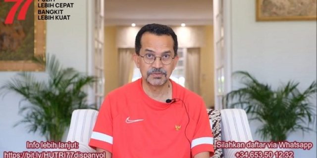 Parade Berhadiah HP dan Kamera Bagi WNI Yang Berpartisipasi Dalam HUT RI ke-77 di Madrid