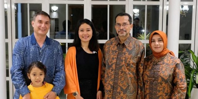 Mengundang Mantu Bule Buka Puasa Di Wisma Duta Madrid Mengundang Mantu Bule Buka Puasa Di Wisma Duta Madrid