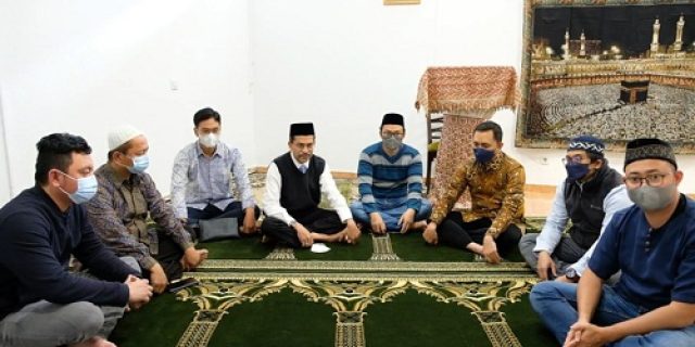 Melihat Dari Dekat Shalat Jumat Virtual di KBRI Madrid