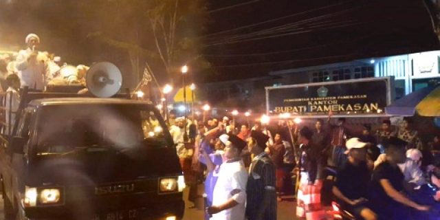 Sambut Bulan Ramadan,Umat Islam Di Pamekasan Gelar Pawai Obor