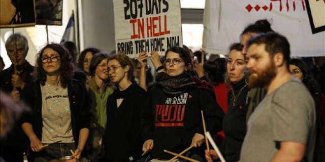 Keluarga sandera Israel mengupayakan pertemuan mendesak dengan Netanyahu Keluarga sandera Israel mengupayakan pertemuan mendesak dengan Netanyahu