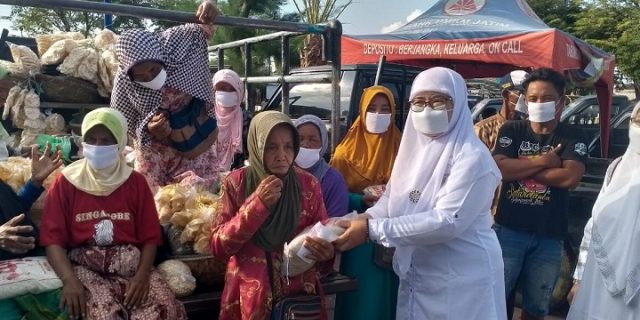 Giat Ramadan Kadin Sumenep, Salurkan Sembako dan Masker