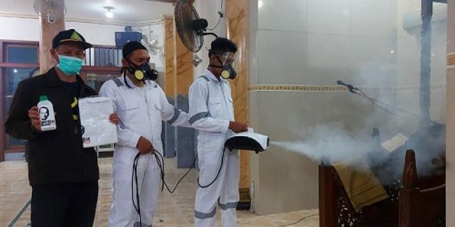 Cegah Rumah Ibadah Jadi Klaster Covid-19, LaNyalla Academia Rutin Lakukan Disinfeksi