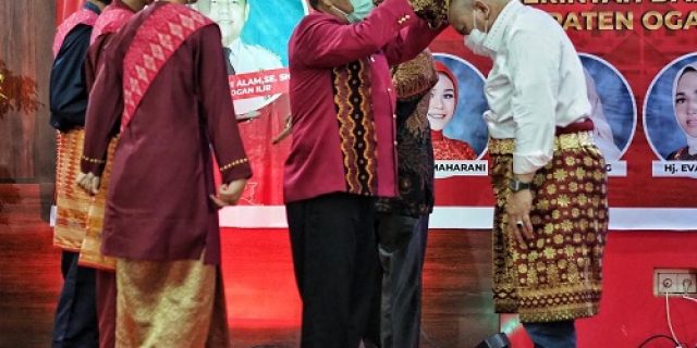 Sampaikan pentingnya penamanam modal di daerah, LaNyalla dapat gelar Tetue Bebuyutan Rambang Kuang