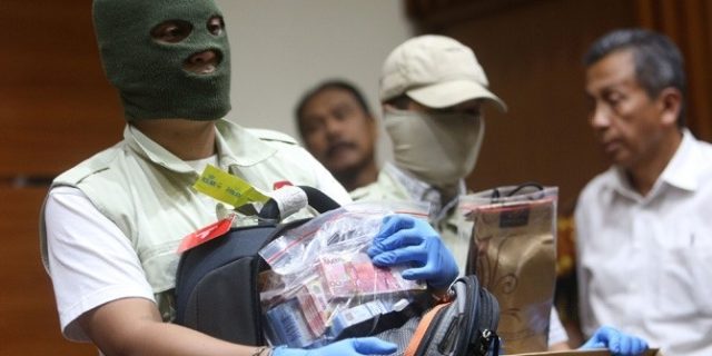 Bupati Jombang ditangkap KPK, Agus Raharjo: anak-anak masih terus bergerak