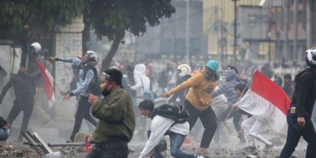 Dituduh Langgar UU ITE, 8 Orang Aktivis KAMI Di Jakarta Dan Medan Ditangkap Polisi