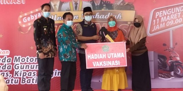 Bupati Pamekasan Baddrut Tamam : Pelaksanaan Vaksinasi Berhadiah Sukses